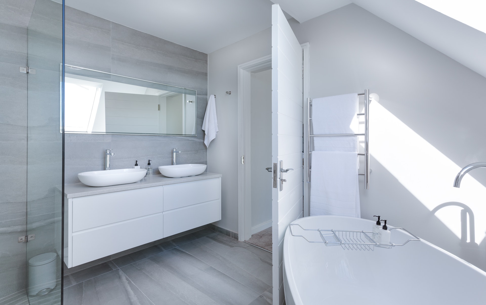 8 Reasons That Indicate It is Time to Renovate Your Bathroom